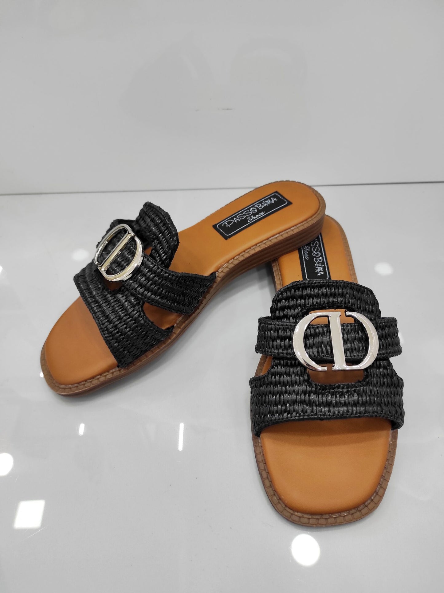 Flat Παντόφλα με Χρυσή Τόκα Black
