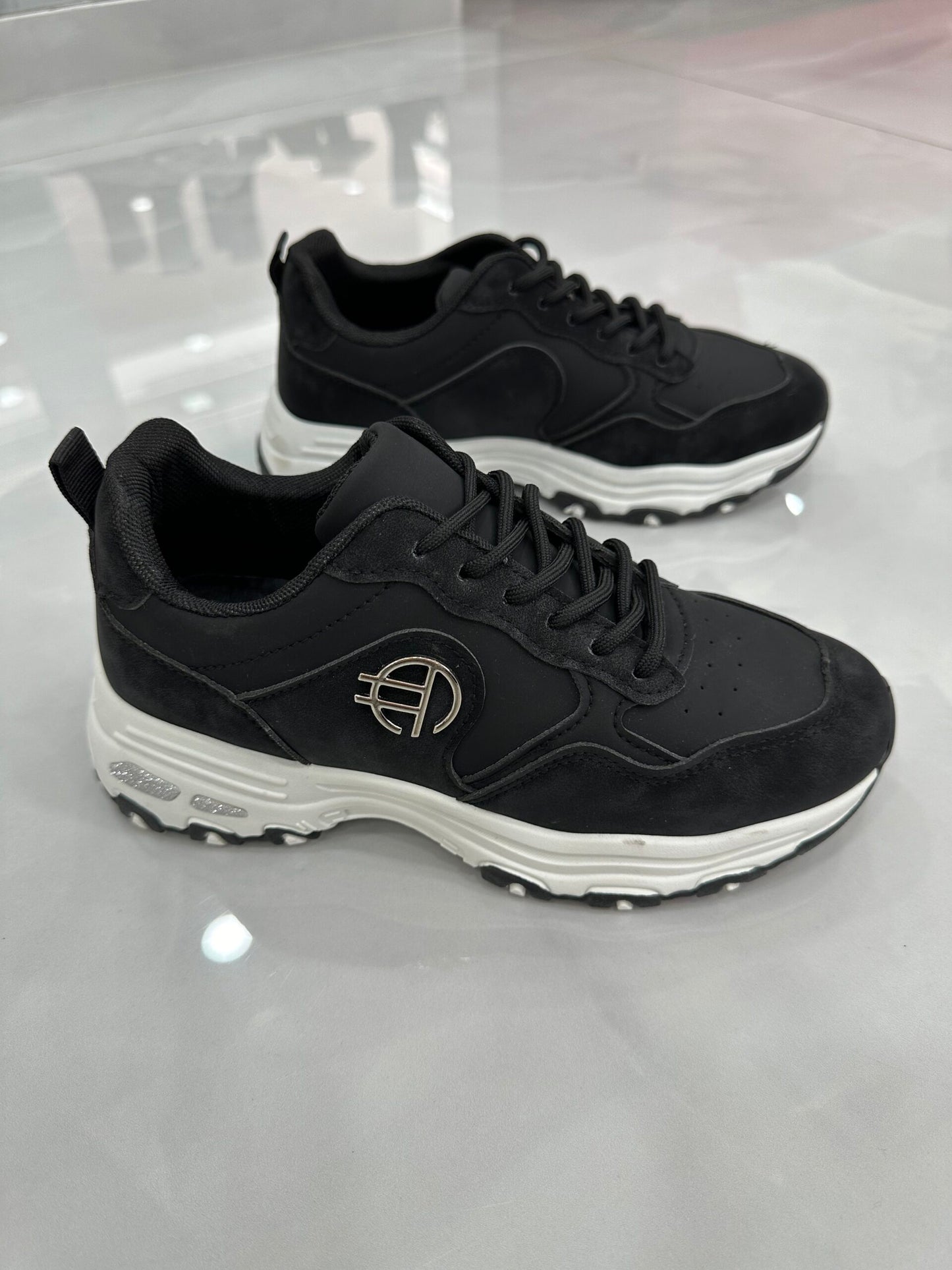 Sneaker με Ασημί Λεπτομέρειες Black
