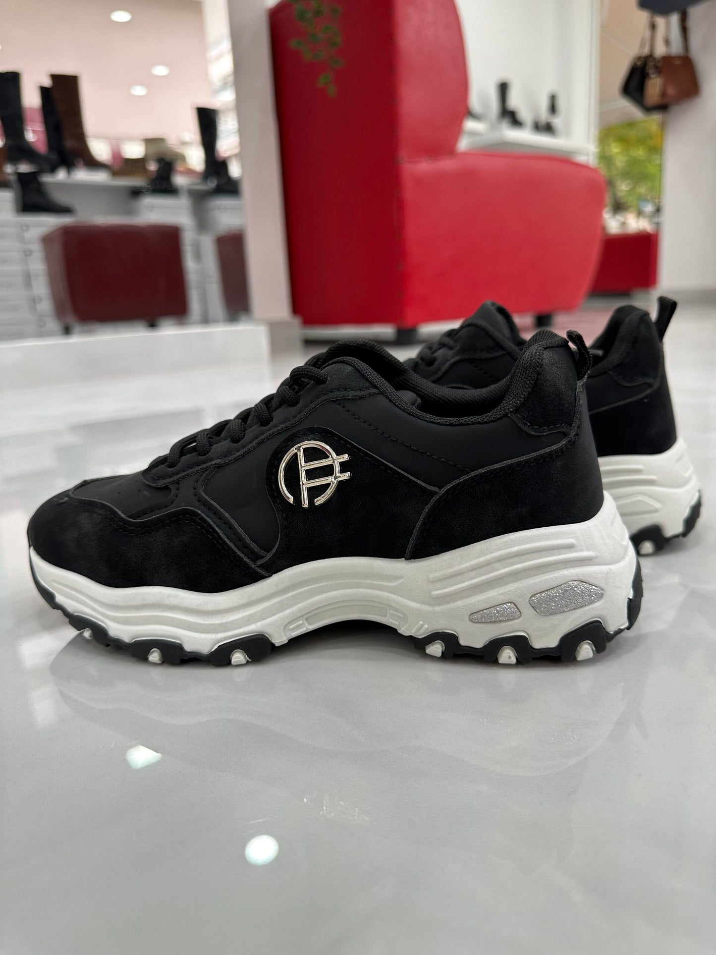 Sneaker με Ασημί Λεπτομέρειες Black