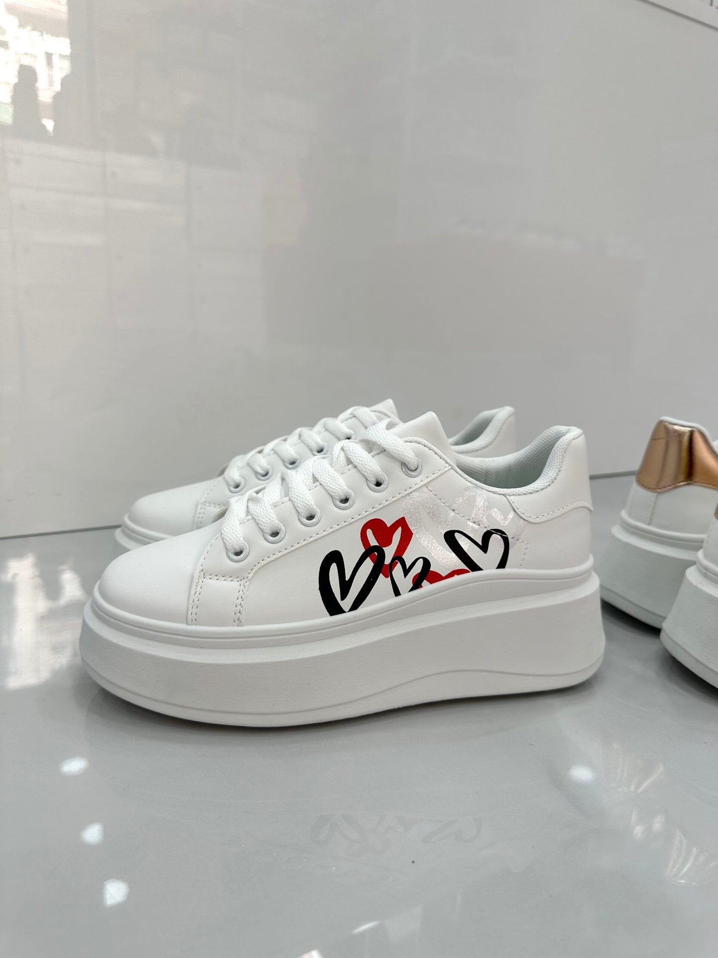 Sneaker Δίσολο με Σχέδιο Καρδιές White