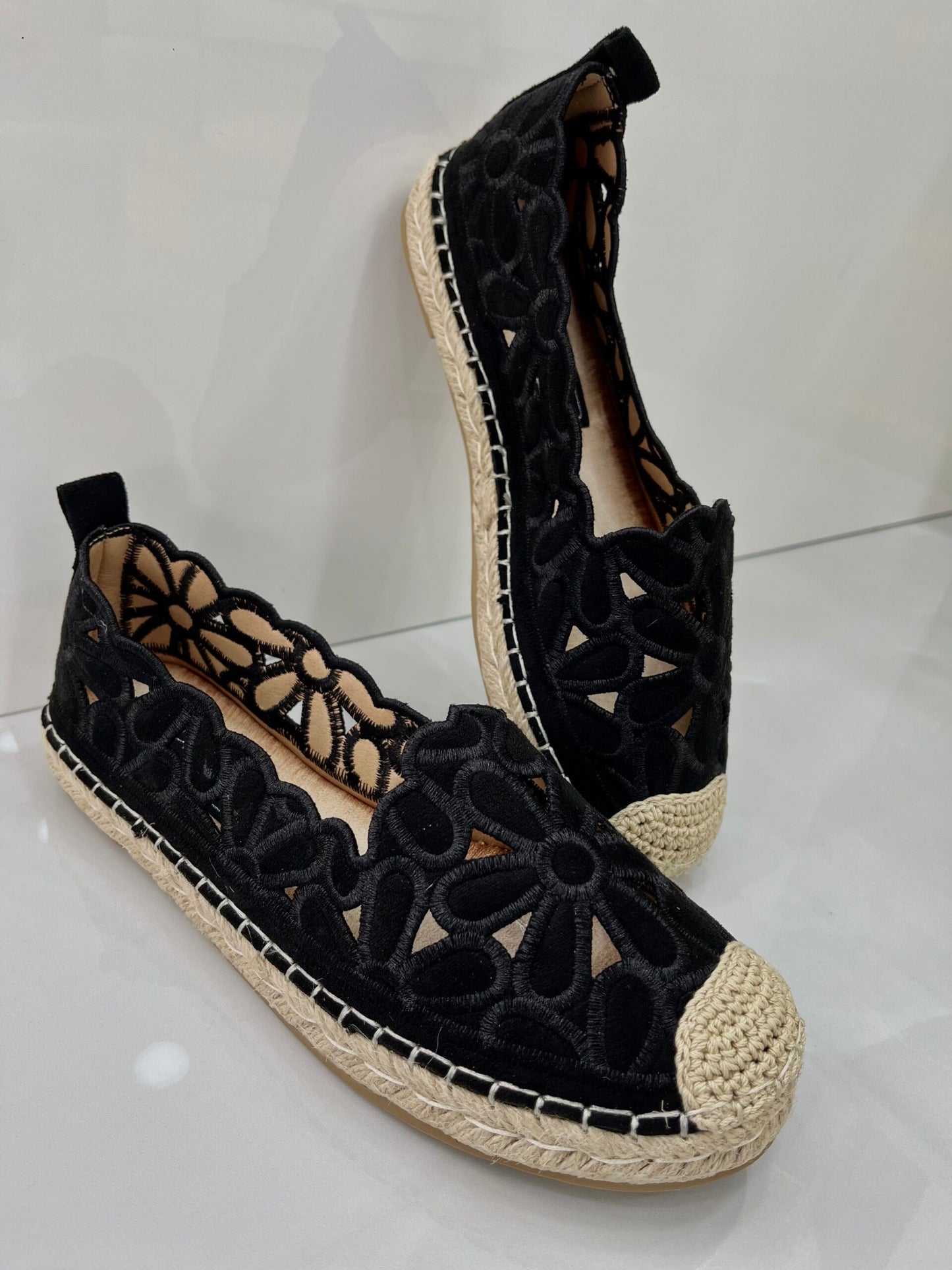Flat Espadrilles με Διάτρητο Σχέδιο Black