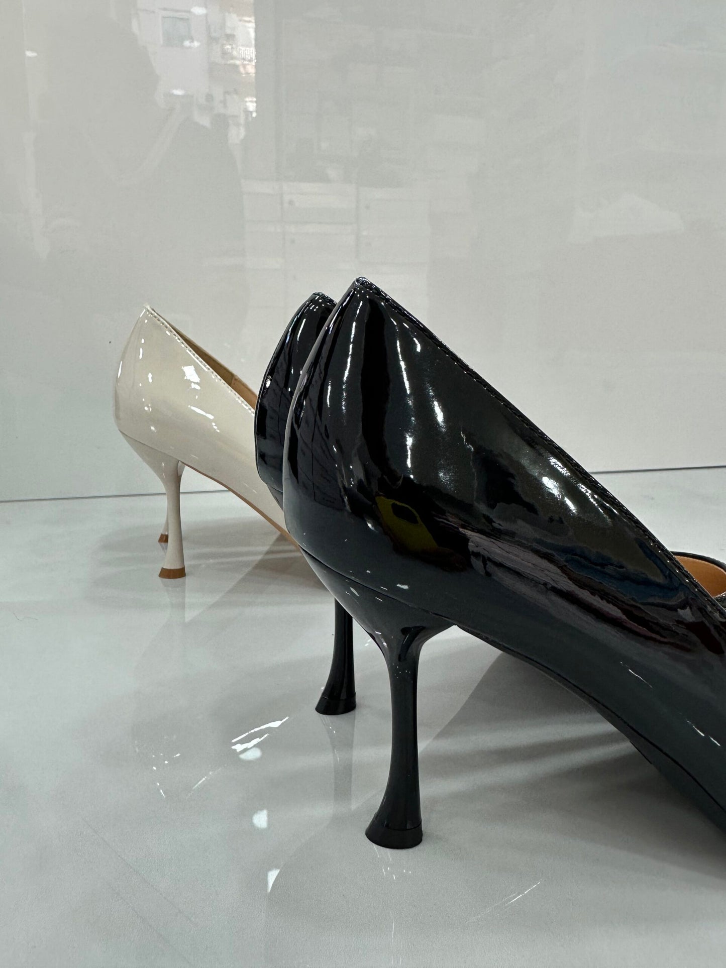 Modern Classic Γόβα με Λεπτό Τακούνι Λουστρίν Black