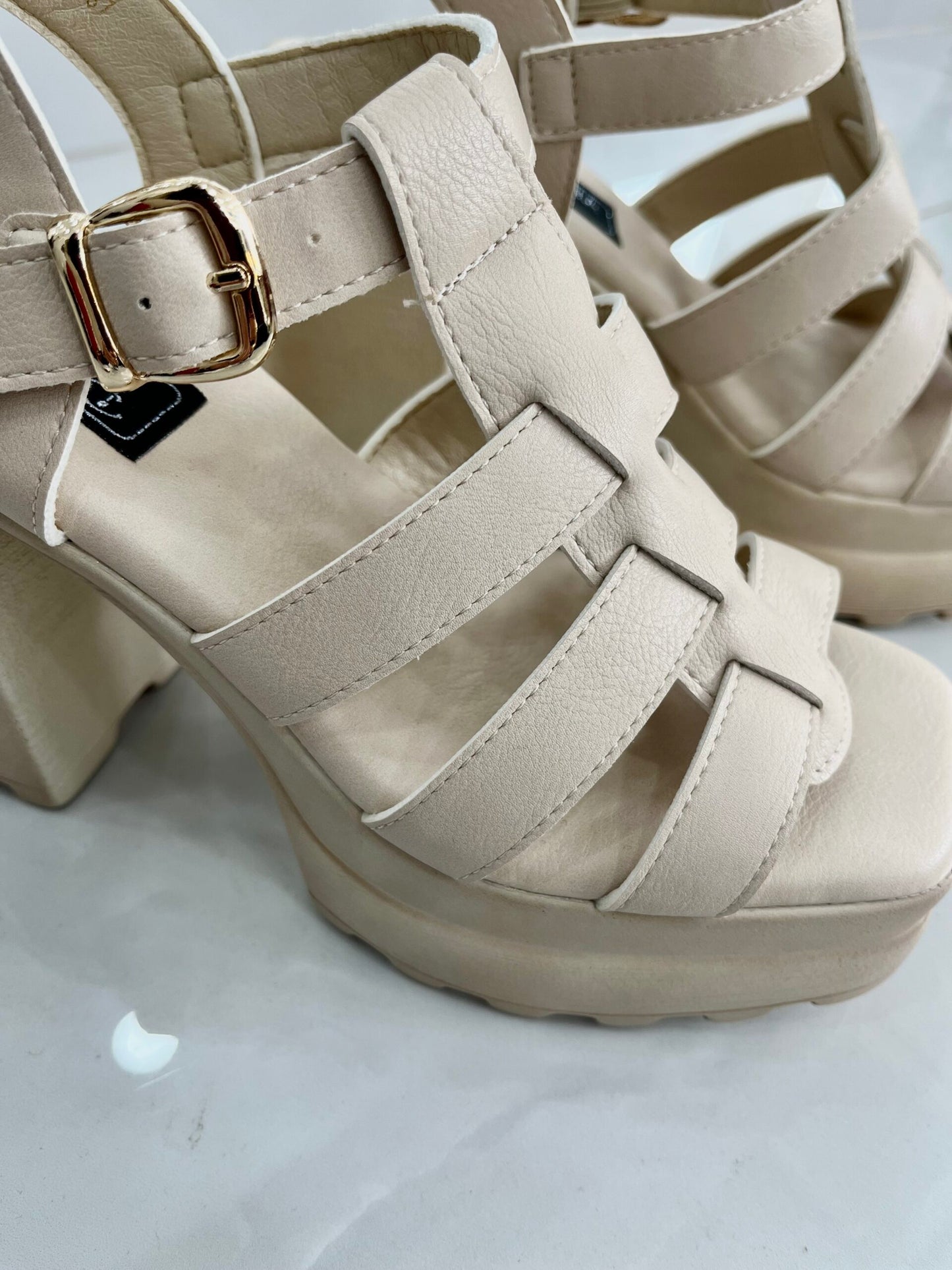 Ψηλό Πέδιλο με Τρακτερωτό Τακούνι Beige