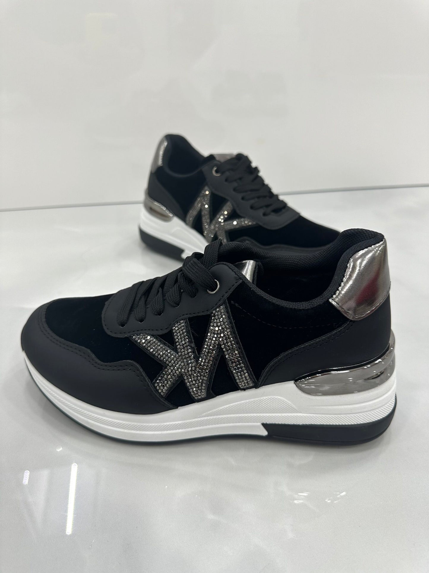 Sneaker Πλατφόρμα με Ασημένιες Strass Λεπτομέρειες Σουέτ Black