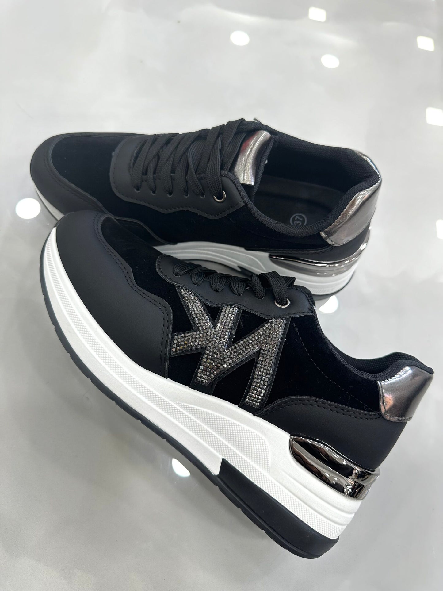 Sneaker Πλατφόρμα με Ασημένιες Strass Λεπτομέρειες Σουέτ Black