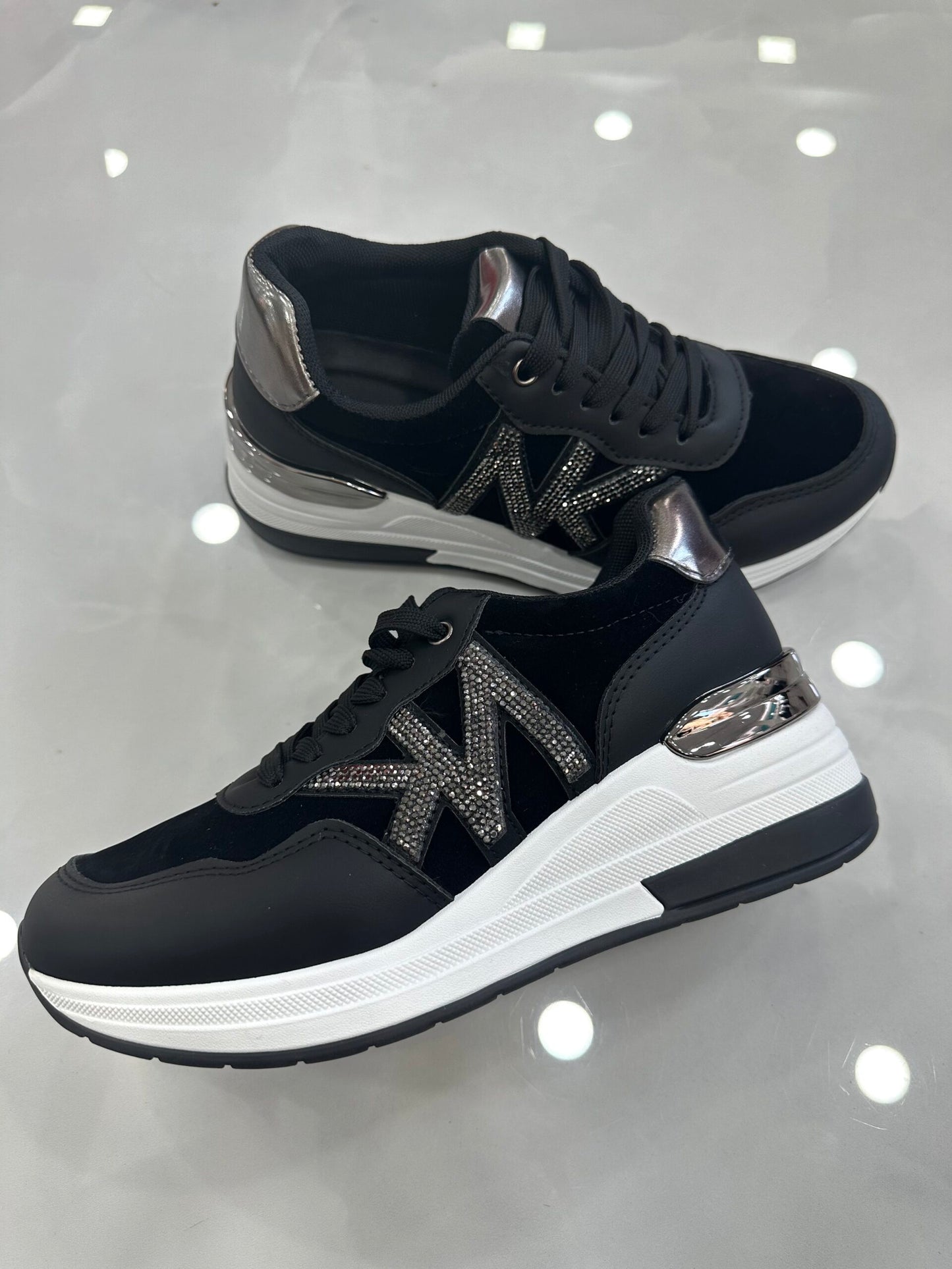Sneaker Πλατφόρμα με Ασημένιες Strass Λεπτομέρειες Σουέτ Black