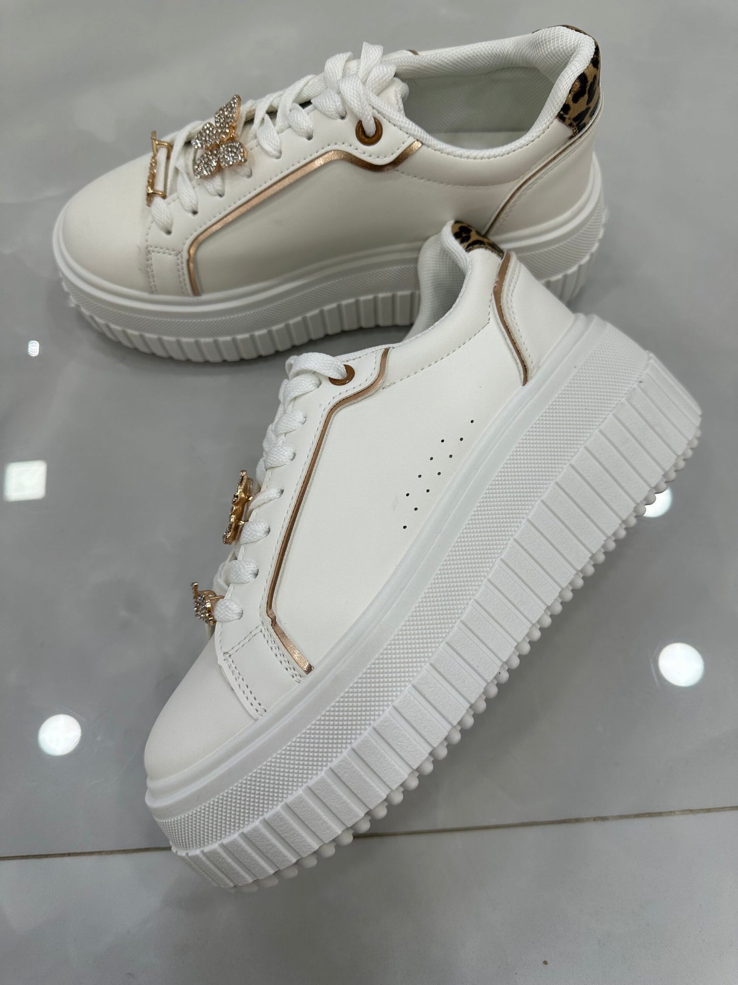 Sneaker Δίσολο Με Χρυσές Λεπτομέρειες White