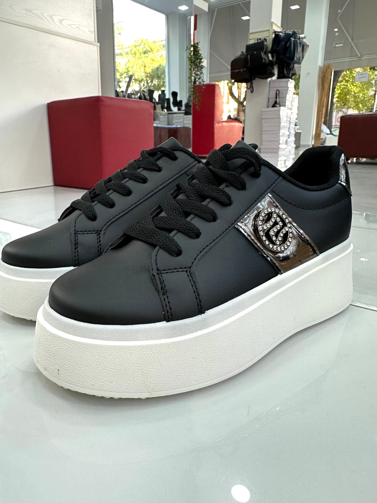 Sneaker Δίσολο με Ασημί Λεπτομέρειες Black