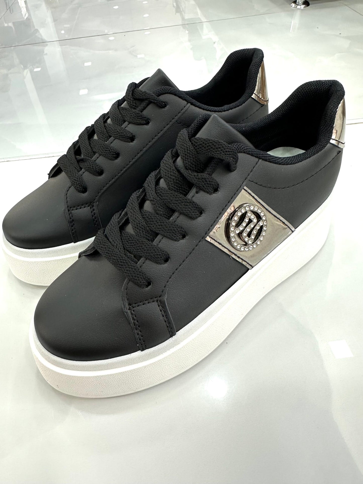 Sneaker Δίσολο με Ασημί Λεπτομέρειες Black