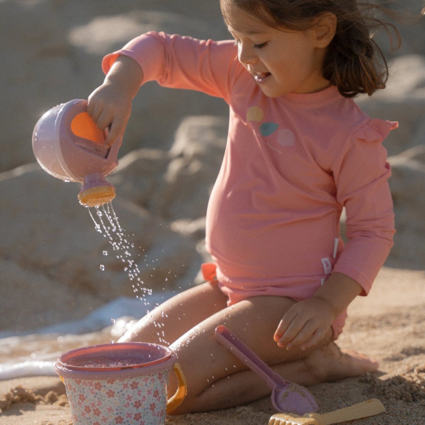 LITTLE DUTCH. Μπλουζάκι μακρυμάνικο με προστασία UV Ocean Treasures Rouge - Νο 86/92