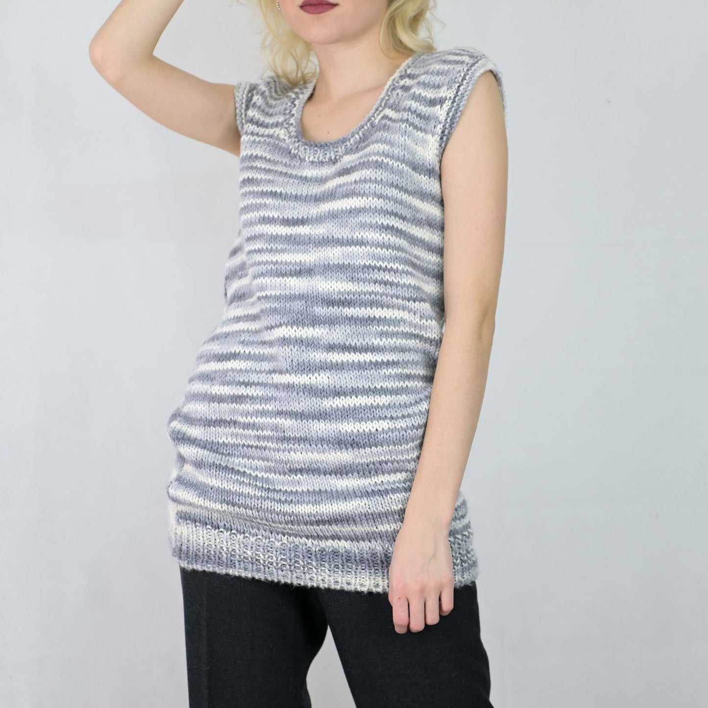 VIN-KNIT-04842 Vintage πλεκτή αμάνικη μπλούζα γκρι λευκό M