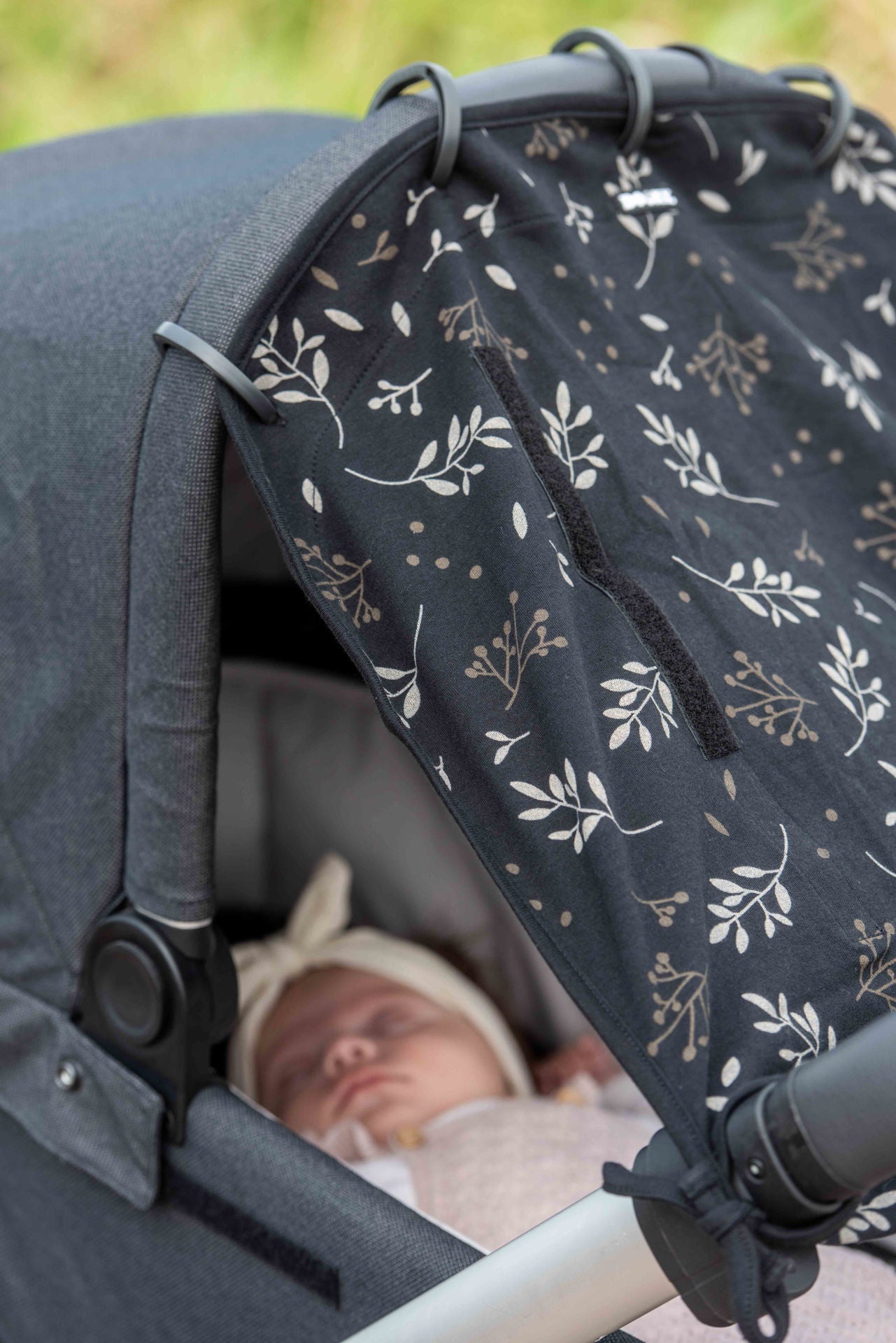 Dooky Ηλιοπροστασία καροτσιού UPF50+ Romantic Leaves Black DK-126711
