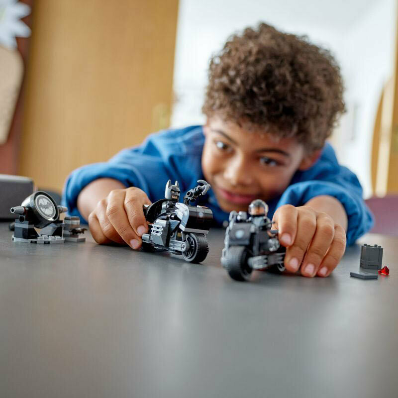 Lego DC Super Heroes Batman & Selina Kyle Motorcycle Pursuit για 6+ ετών