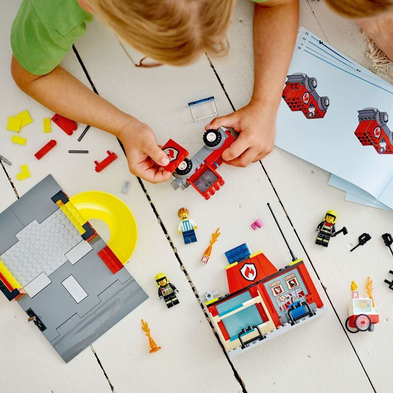 Lego City Fire Station and Fire Engine για 4+ ετών