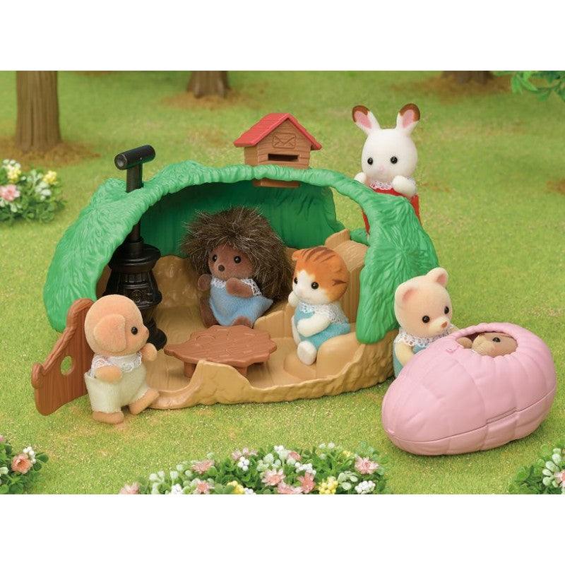 Sylvanian Families Μωρό Hedgehog με κρυψώνα (5453)