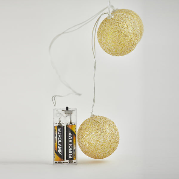 10 Led Σειρά 5mm, με Χρυσές Υφασμάτινες Μπάλες 6εκ., Μπαταρίας 2xΑΑ, Timer, Διάφανο PVC Καλώδιο, Θερμό Λευκό Led ανα 15εκ., Προέκταση Παροχής 30εκ., IP20