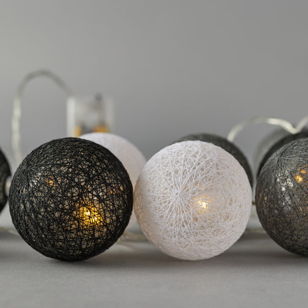 10 Led Σειρά 5mm, με Χρυσές Υφασμάτινες Μπάλες 6εκ. Λευκό Γκρι, Μπαταρίας 2xΑΑ, Timer, Διάφανο PVC Καλώδιο, 10 Θερμά Λευκά Led ανα 10εκ., Προέκταση Παροχής 30εκ., IP20