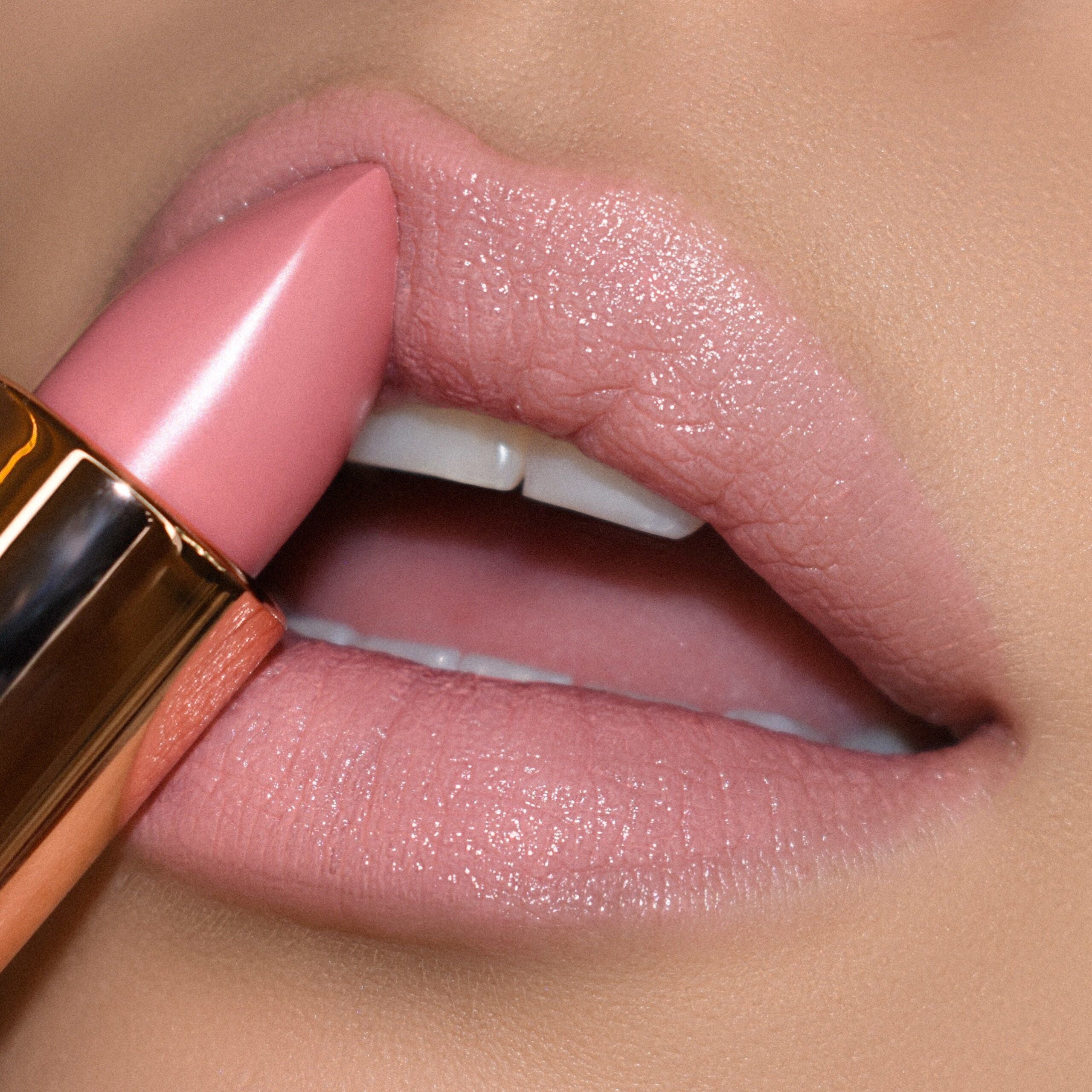 Hydra Gloss Plumping Lipstick Bys