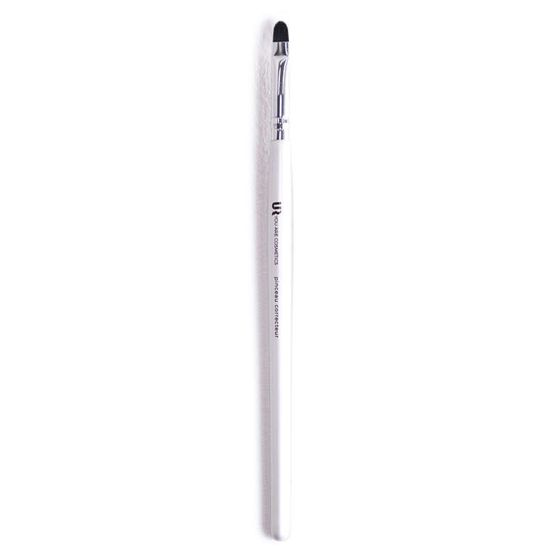 Essential concealer brush