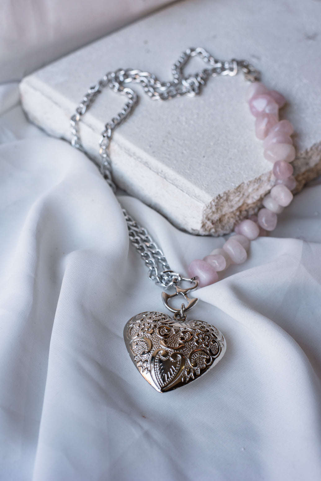 "pink fiesta" κολιέ με σκαλιστή καρδιά