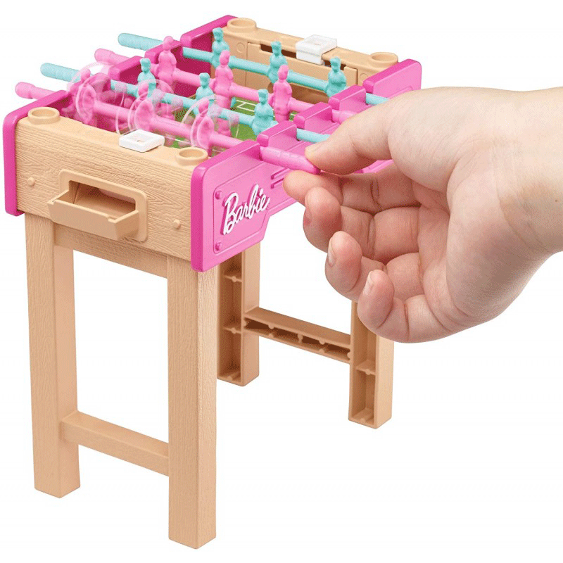 Mattel Barbie Έπιπλα Mini Playset Με Κατοικίδιο Σκυλάκι, Επιτραπέζιο Ποδοσφαιράκι Και Αξεσουάρ GRG75 / GRG77