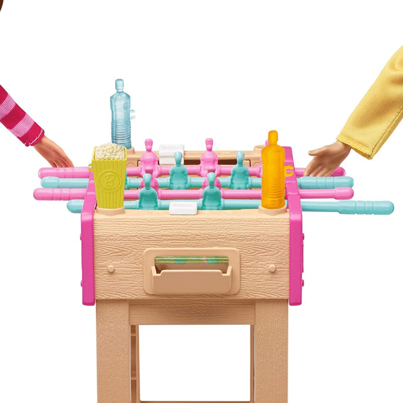 Mattel Barbie Έπιπλα Mini Playset Με Κατοικίδιο Σκυλάκι, Επιτραπέζιο Ποδοσφαιράκι Και Αξεσουάρ GRG75 / GRG77