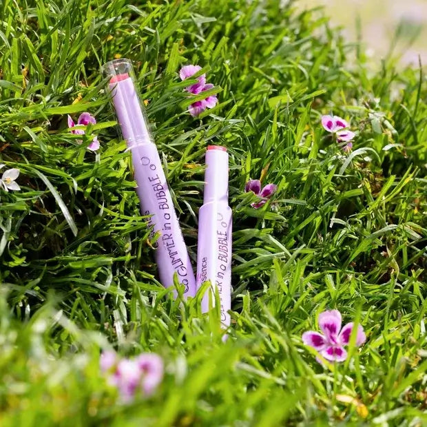 Glimmer In A Bubble Lip Balm Limited Edition | Essence