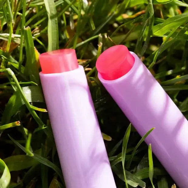 Glimmer In A Bubble Lip Balm Limited Edition | Essence