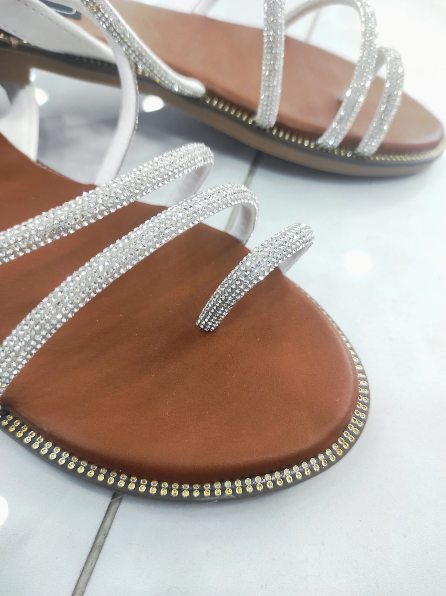 Flat Sandal με Strass και Κούμπωμα Silver