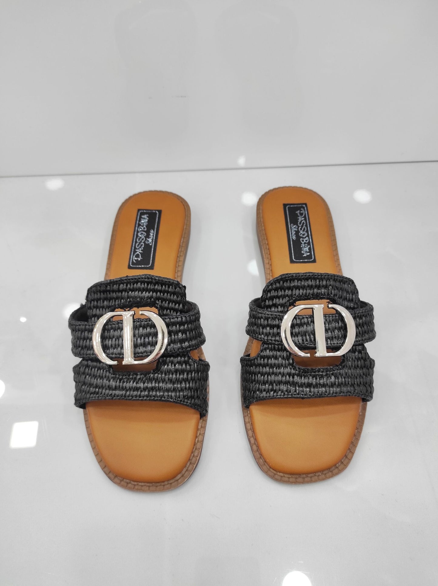 Flat Παντόφλα με Χρυσή Τόκα Black