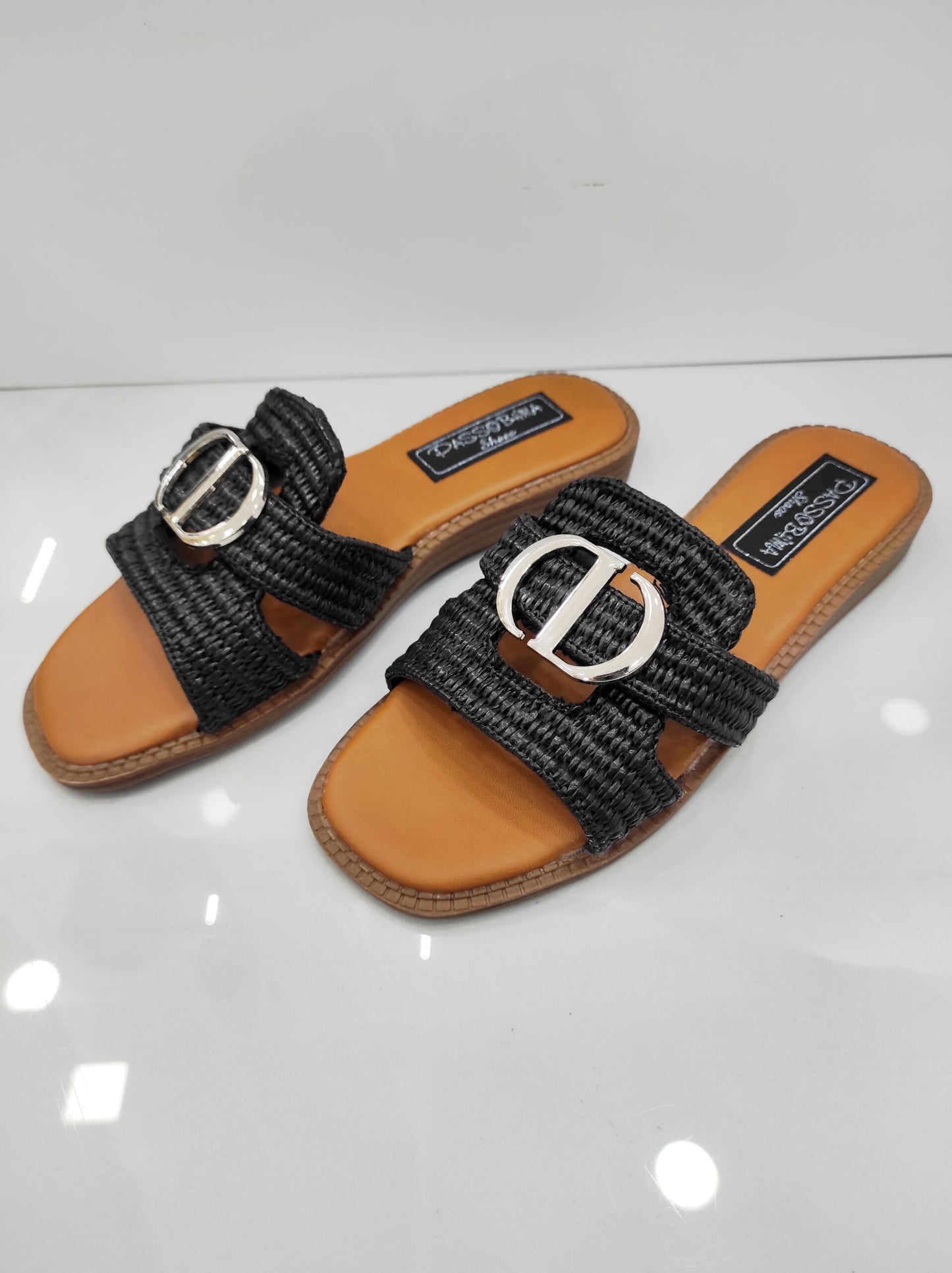 Flat Παντόφλα με Χρυσή Τόκα Black