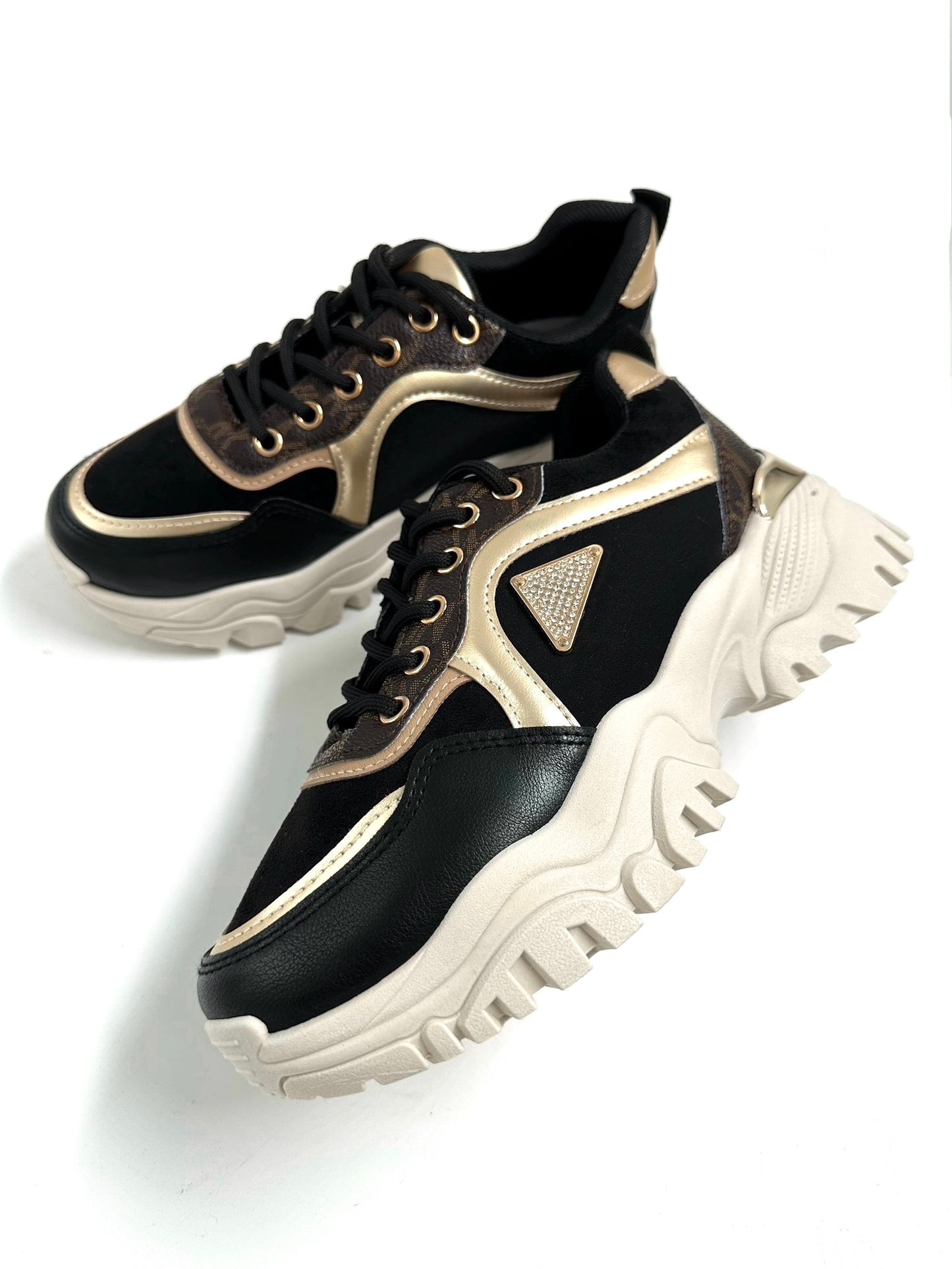 Sneaker με Τρακτερωτό Πάτο και Χρυσές Λεπτομέρειες Black