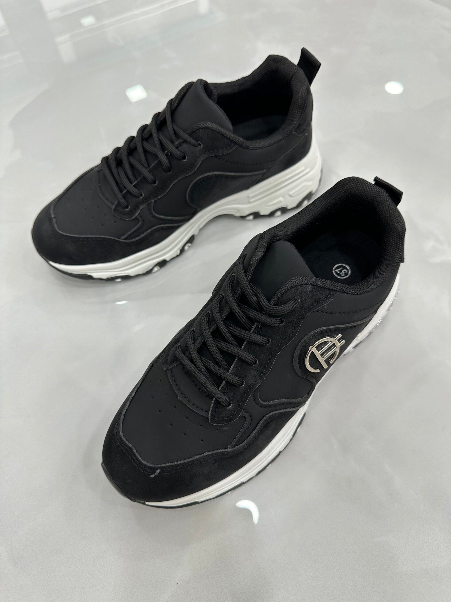 Sneaker με Ασημί Λεπτομέρειες Black