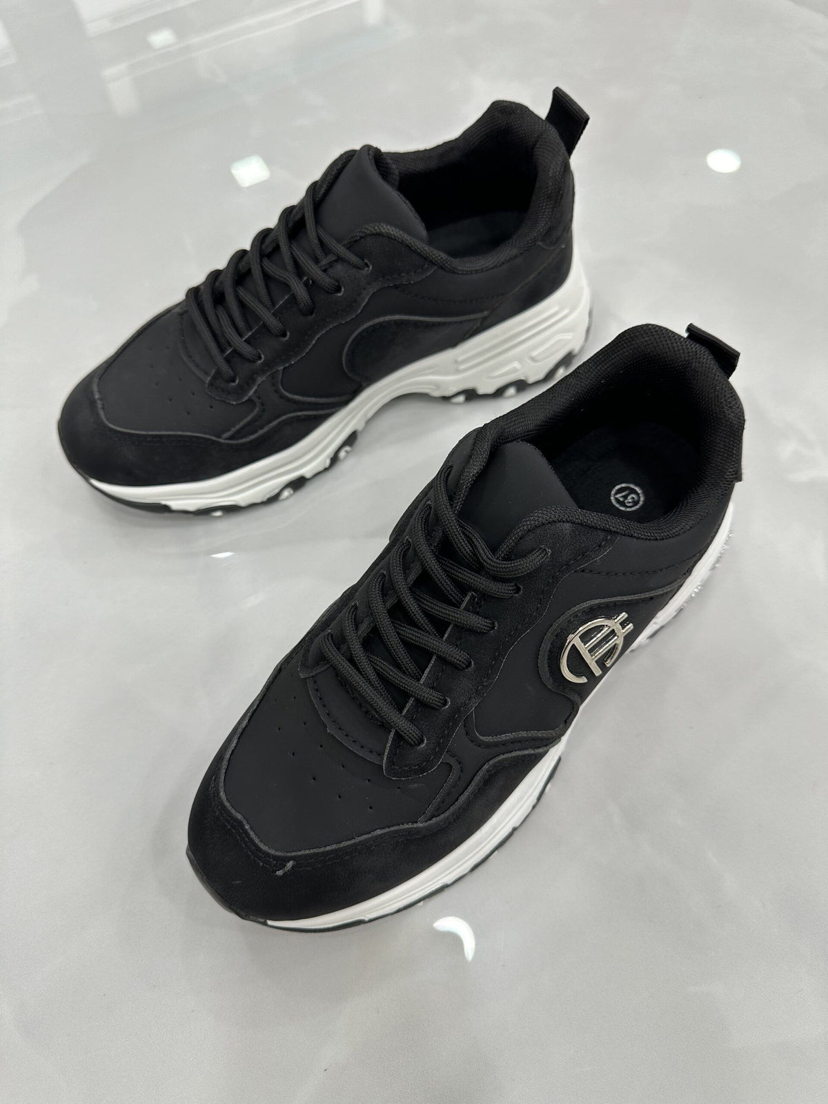 Sneaker με Ασημί Λεπτομέρειες Black