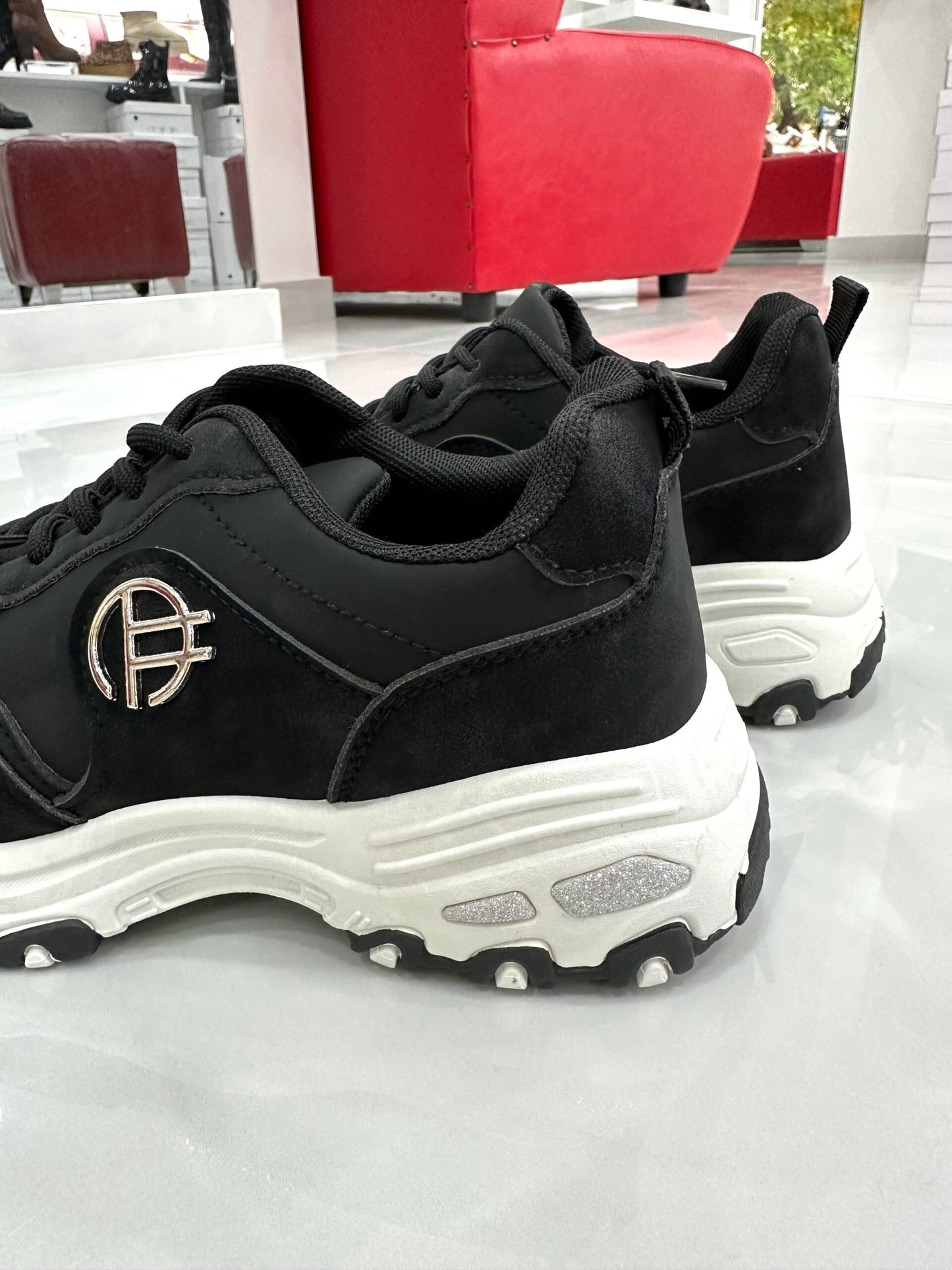 Sneaker με Ασημί Λεπτομέρειες Black