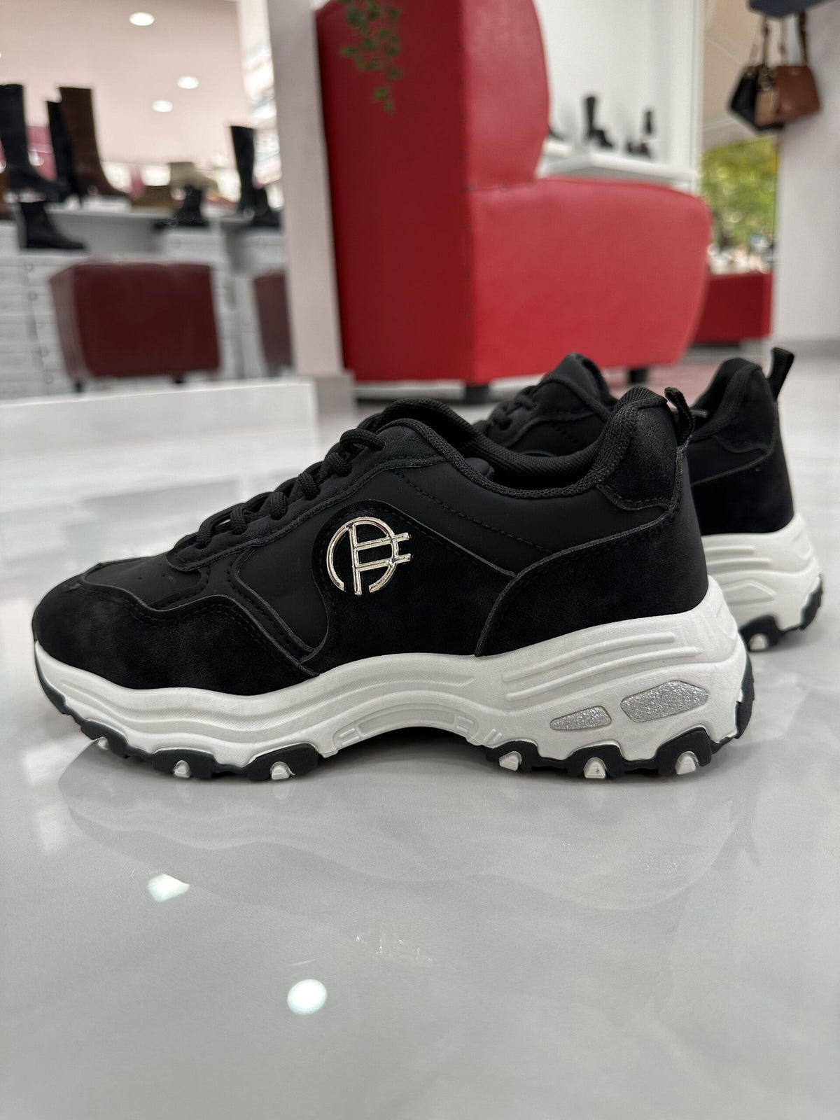 Sneaker με Ασημί Λεπτομέρειες Black