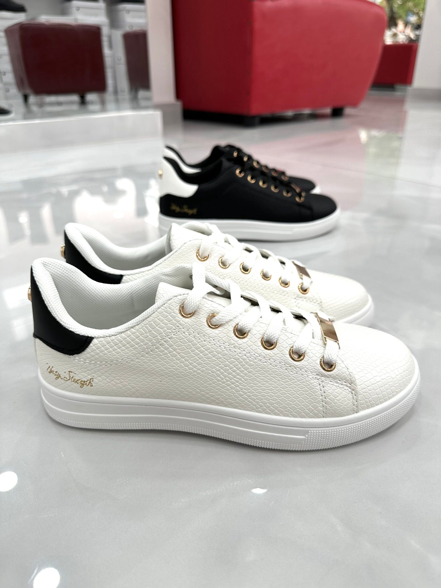Sneaker με Χρυσές Λεπτομέρειες White