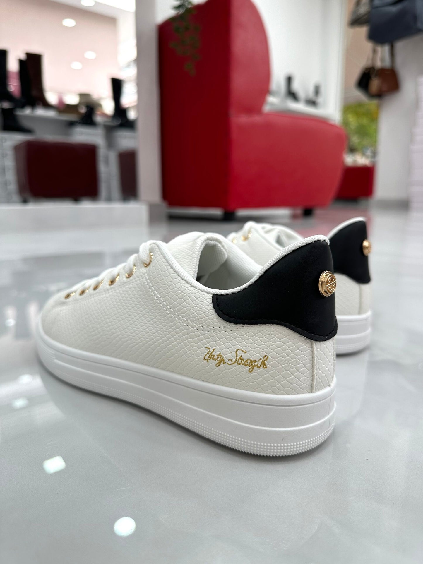 Sneaker με Χρυσές Λεπτομέρειες White