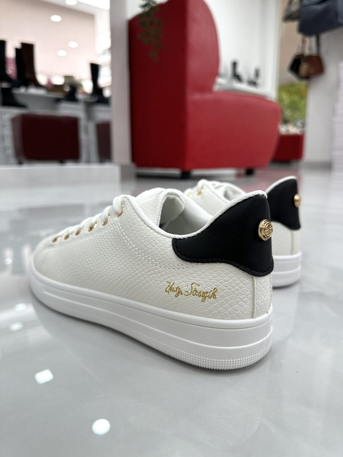 Sneaker με Χρυσές Λεπτομέρειες White