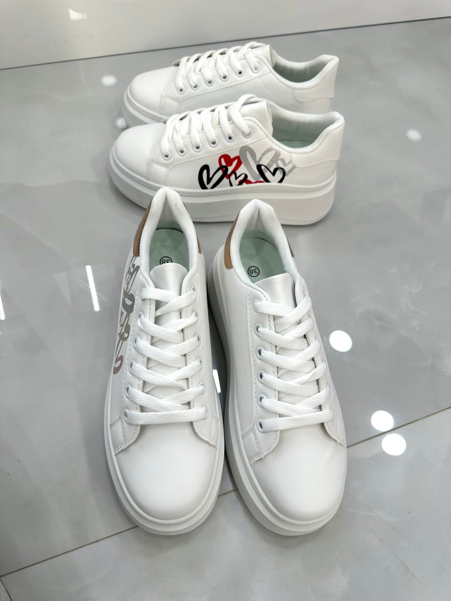 Sneaker Δίσολο με Σχέδιο Καρδιές White