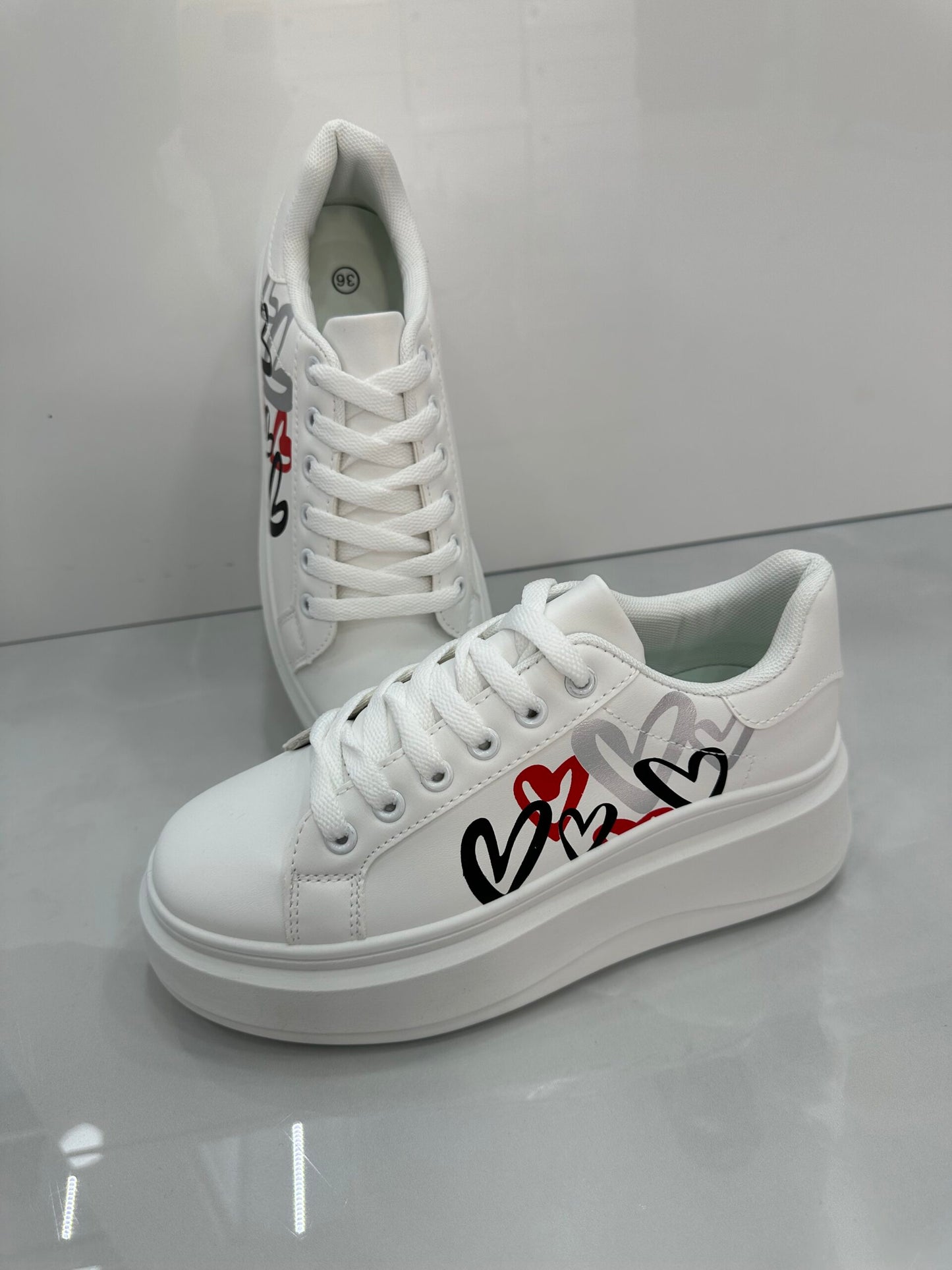 Sneaker Δίσολο με Σχέδιο Καρδιές White