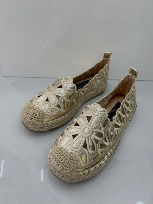 Flat Espadrilles με Διάτρητο Σχέδιο Gold