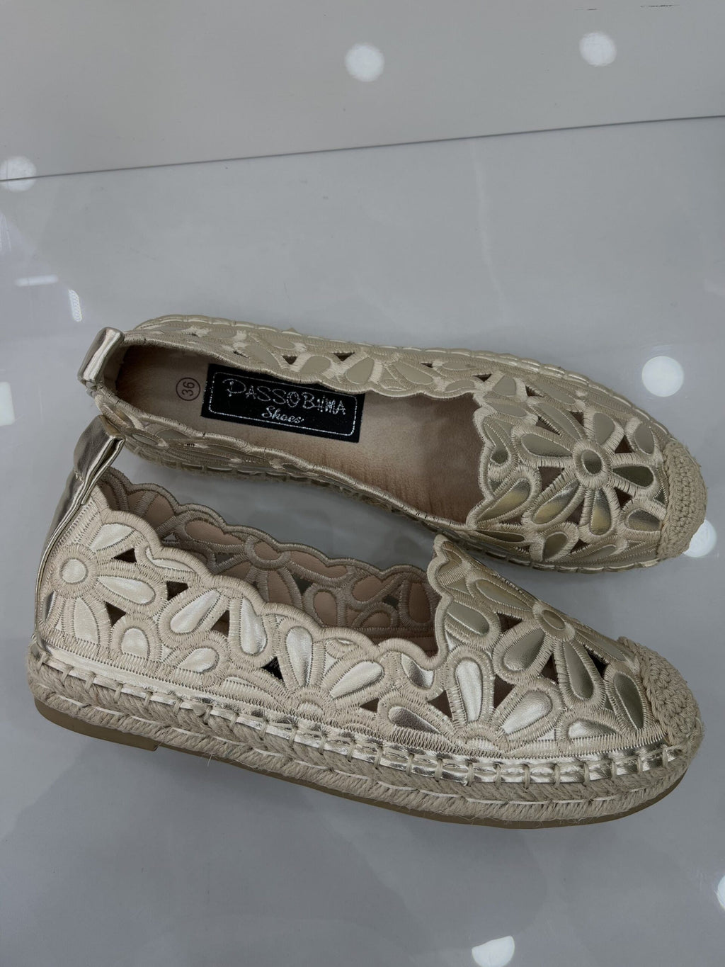 Flat Espadrilles με Διάτρητο Σχέδιο Gold