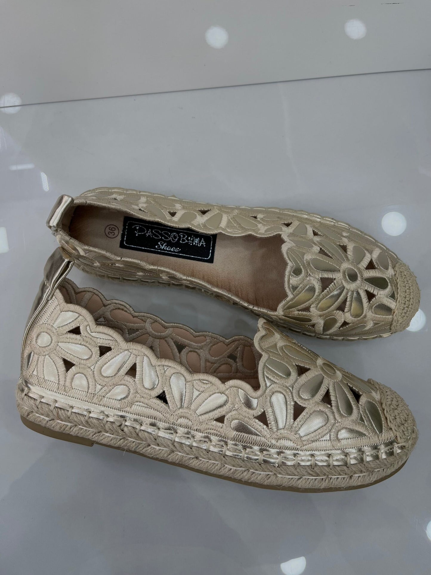 Flat Espadrilles με Διάτρητο Σχέδιο Gold