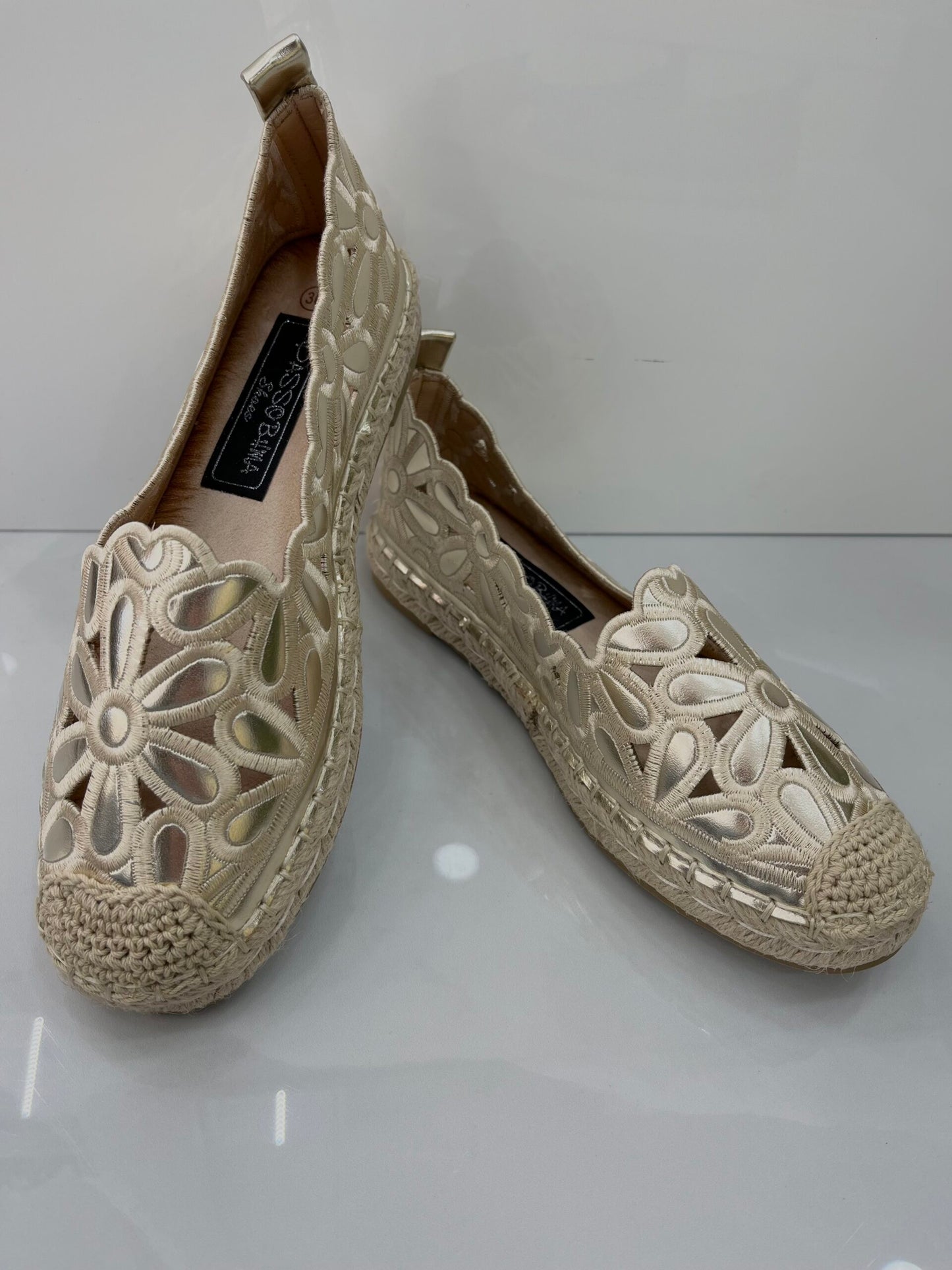 Flat Espadrilles με Διάτρητο Σχέδιο Gold