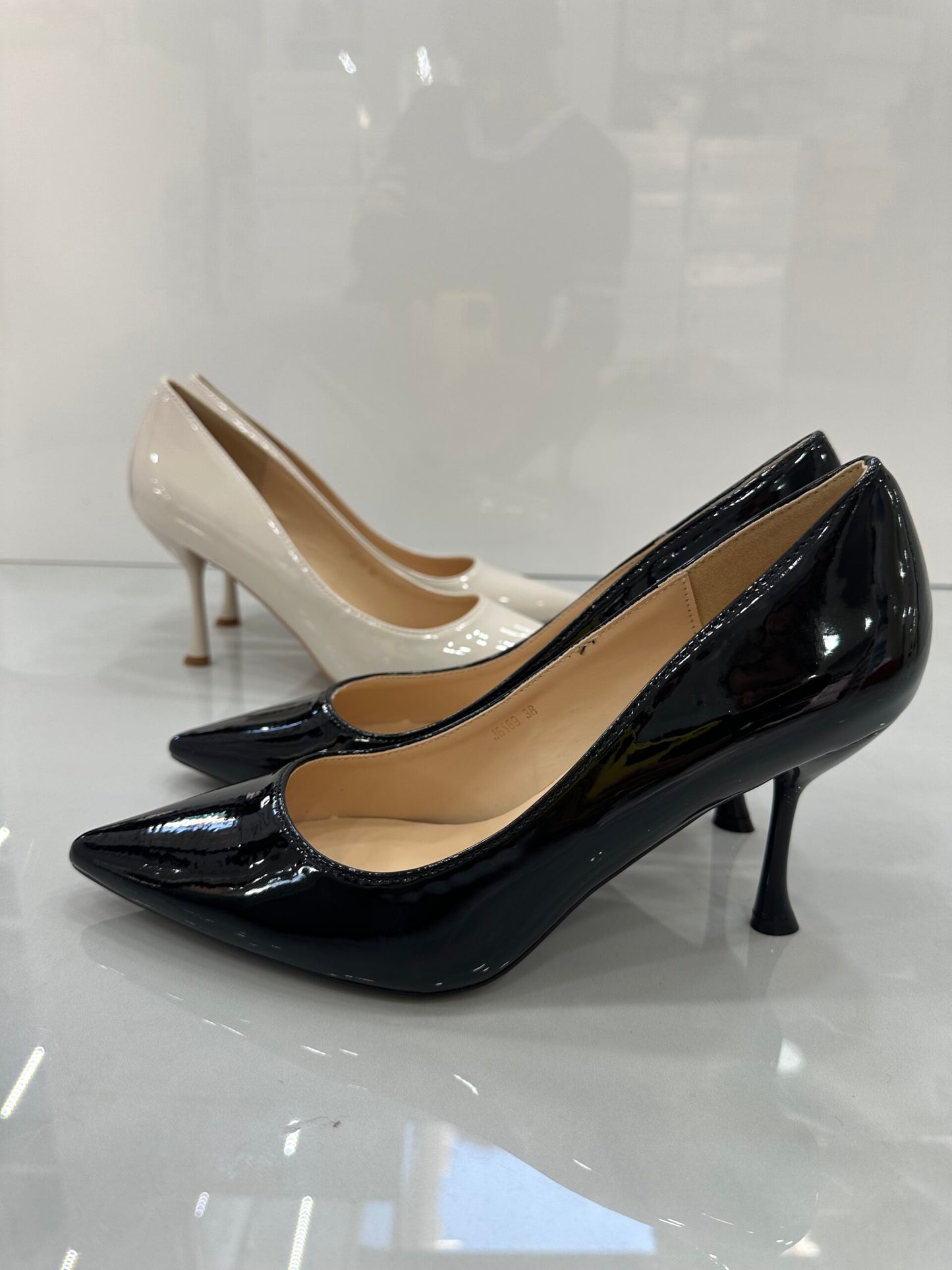 Modern Classic Γόβα με Λεπτό Τακούνι Λουστρίν Black