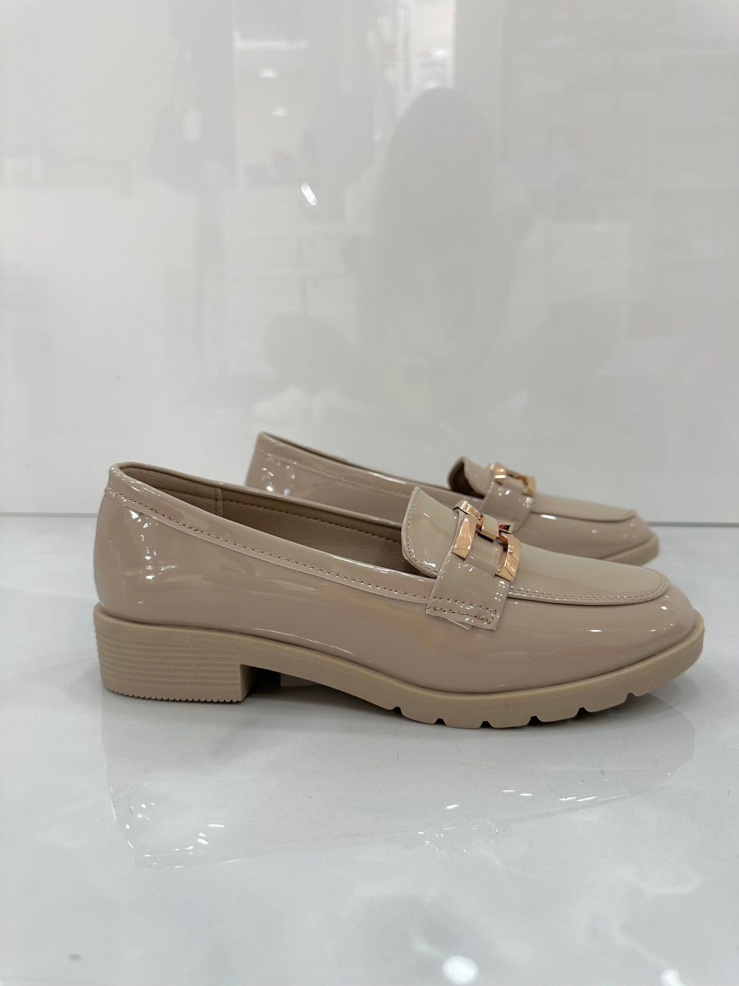 Μοκασίνι Λουστρίν με Χρυσή Φαρδιά Τόκα Beige