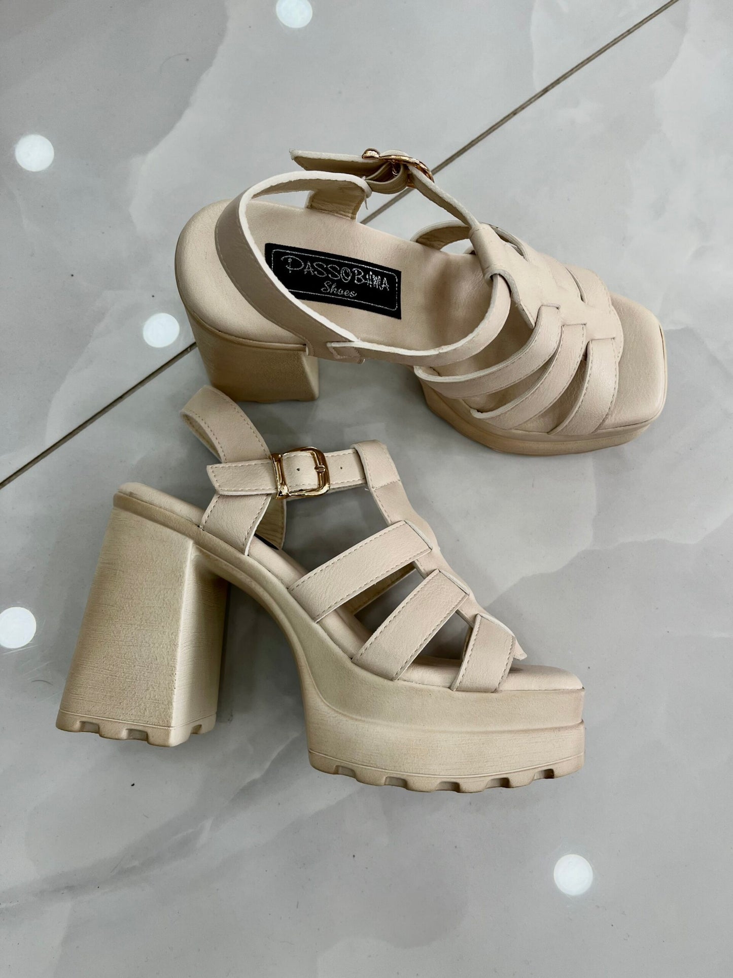 Ψηλό Πέδιλο με Τρακτερωτό Τακούνι Beige