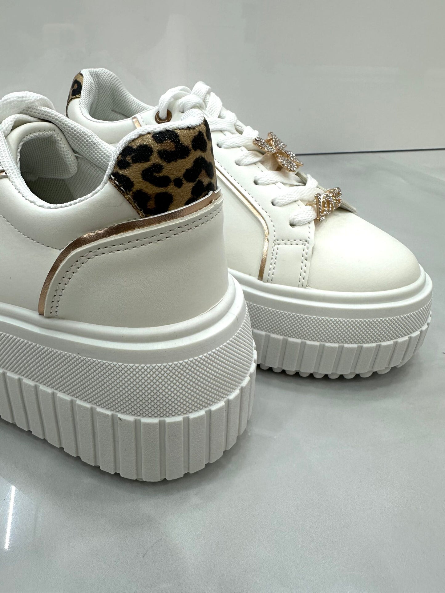 Sneaker Δίσολο Με Χρυσές Λεπτομέρειες White