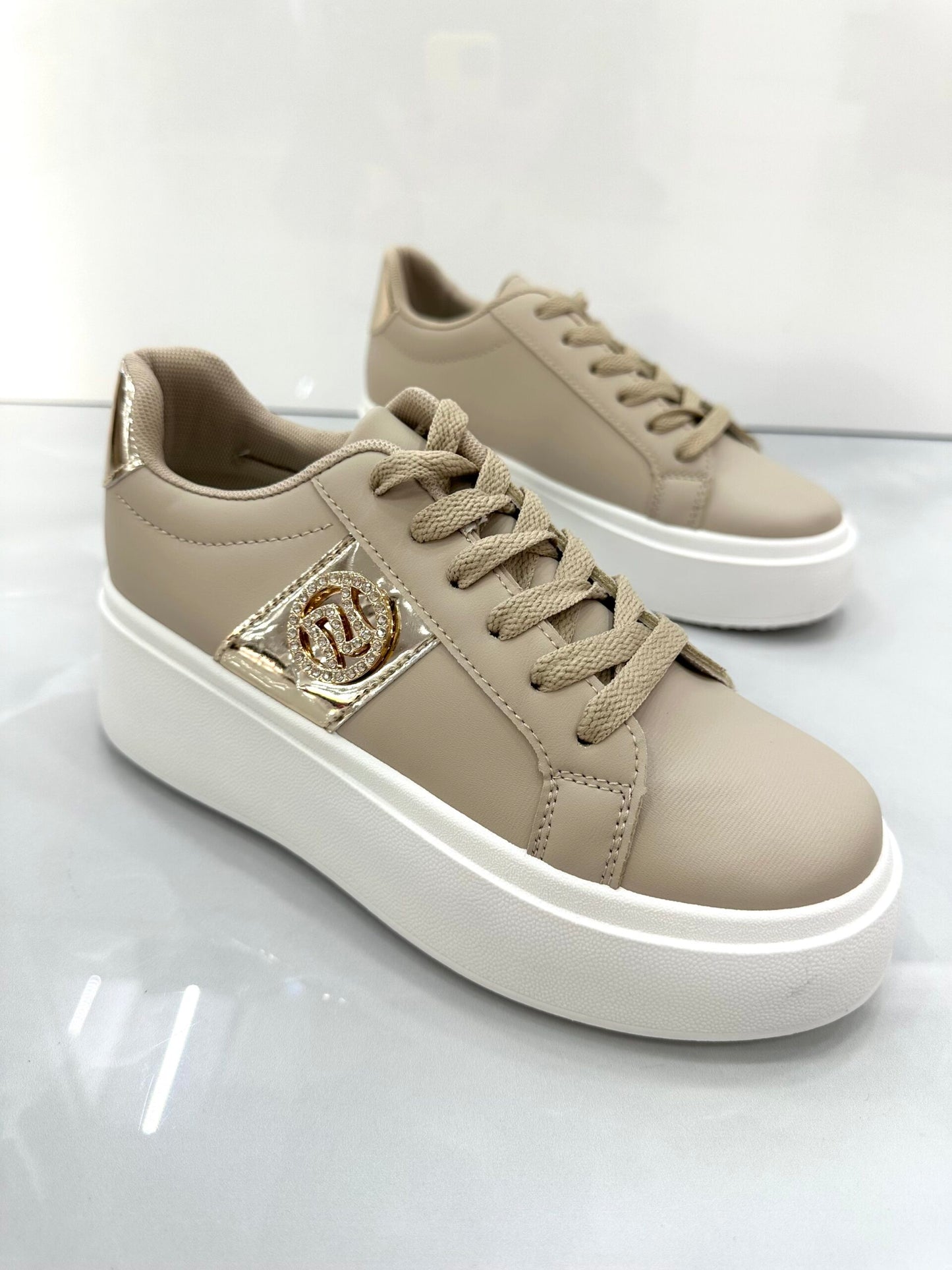 Sneaker Δίσολο με Χρυσές Λεπτομέρειες Beige